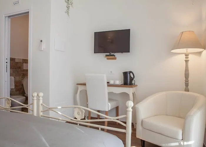 Donna Margherita Rome Suite & Rooms